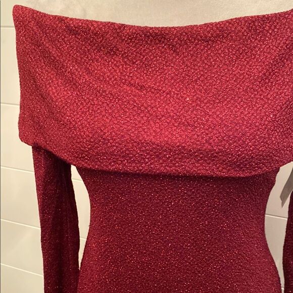 Premier Amour Asymmetrical Elegant Off-Shoulder Red Dress - Picture 3 of 8